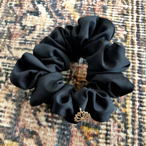 Yeung Yogini x Kapsule Lotus Scrunchie